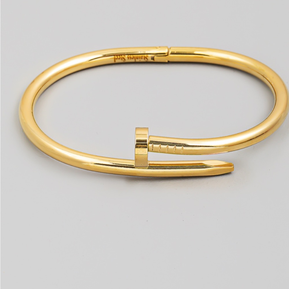Elegant Gold Bracelet